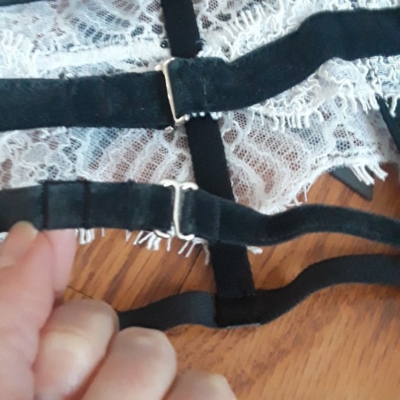 Victoria's secret lingerie garter belt. White and black lace Size XS/Sma… - Picture 6 of 8